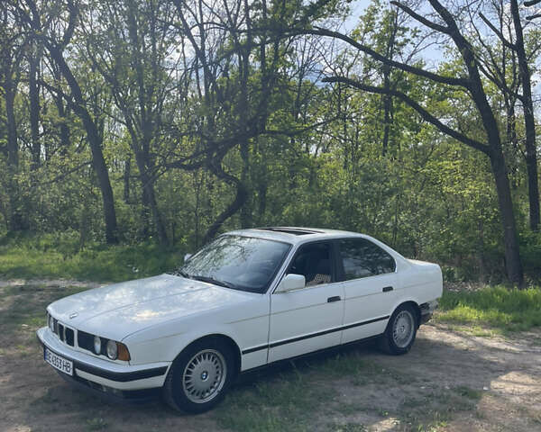 Белый БМВ 5 Серия, объемом двигателя 2 л и пробегом 450 тыс. км за 2500 $, фото 1 на Automoto.ua