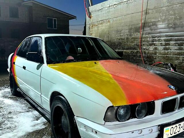 Белый БМВ 5 Серия, объемом двигателя 2 л и пробегом 123 тыс. км за 1950 $, фото 1 на Automoto.ua