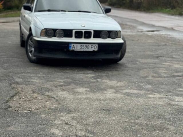 Белый БМВ 5 Серия, объемом двигателя 2 л и пробегом 330 тыс. км за 2600 $, фото 1 на Automoto.ua