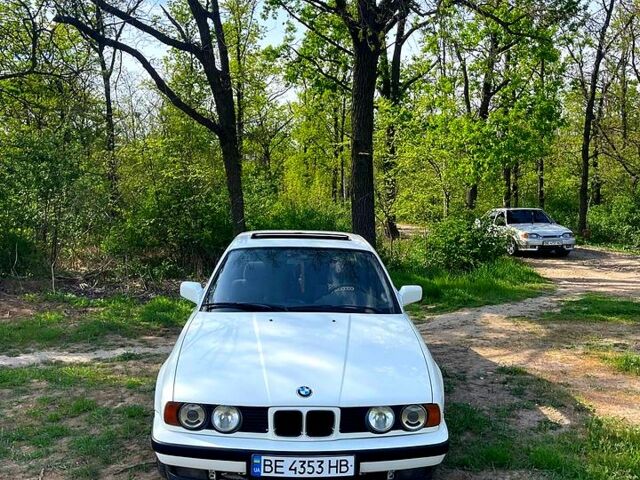 Белый БМВ 5 Серия, объемом двигателя 2 л и пробегом 450 тыс. км за 2500 $, фото 1 на Automoto.ua