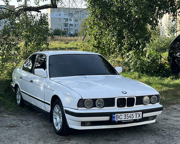 Белый БМВ 5 Серия, объемом двигателя 2 л и пробегом 400 тыс. км за 3500 $, фото 1 на Automoto.ua
