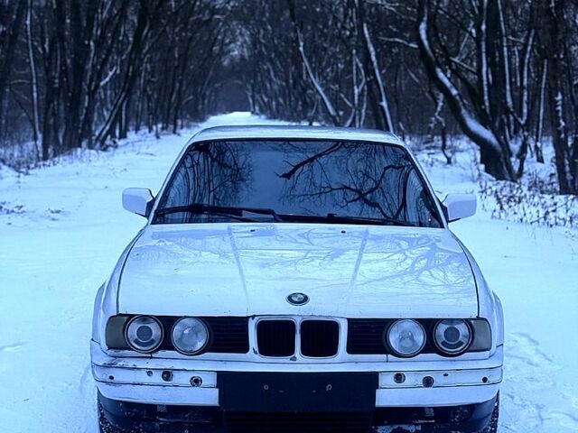 Белый БМВ 5 Серия, объемом двигателя 2 л и пробегом 0 тыс. км за 2350 $, фото 1 на Automoto.ua