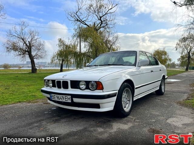 Білий БМВ 5 Серія, об'ємом двигуна 2 л та пробігом 0 тис. км за 3500 $, фото 1 на Automoto.ua