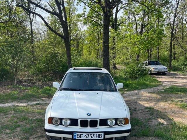 Белый БМВ 5 Серия, объемом двигателя 2 л и пробегом 450 тыс. км за 2400 $, фото 1 на Automoto.ua