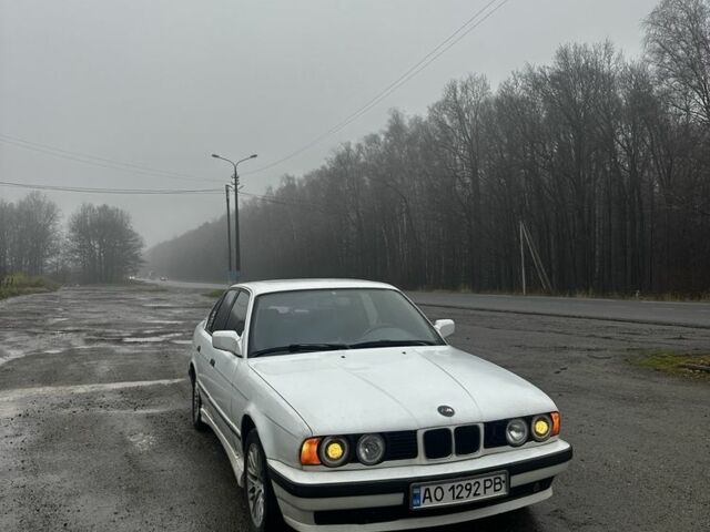 Білий БМВ 5 Серія, об'ємом двигуна 2 л та пробігом 380 тис. км за 2200 $, фото 1 на Automoto.ua