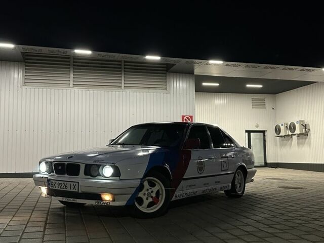 Белый БМВ 5 Серия, объемом двигателя 2.5 л и пробегом 474 тыс. км за 3750 $, фото 1 на Automoto.ua