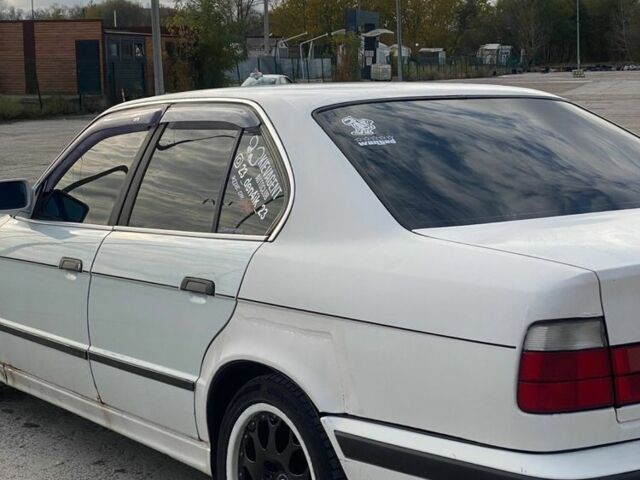 Белый БМВ 5 Серия, объемом двигателя 2.5 л и пробегом 443 тыс. км за 2800 $, фото 1 на Automoto.ua