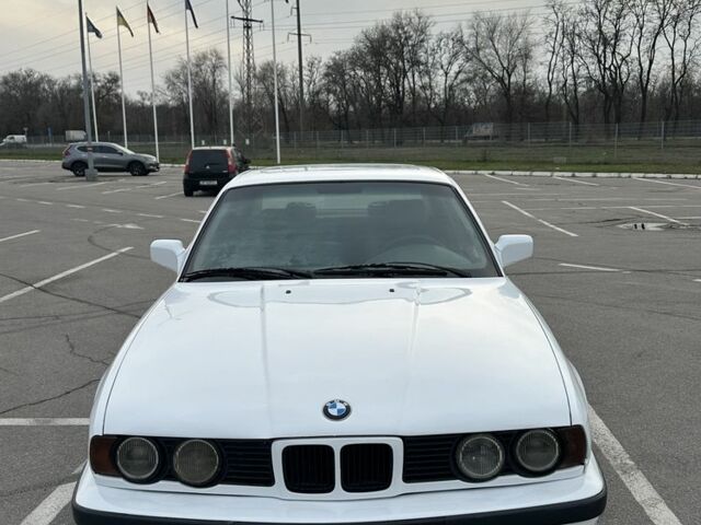 Білий БМВ 5 Серія, об'ємом двигуна 2 л та пробігом 303 тис. км за 1850 $, фото 1 на Automoto.ua