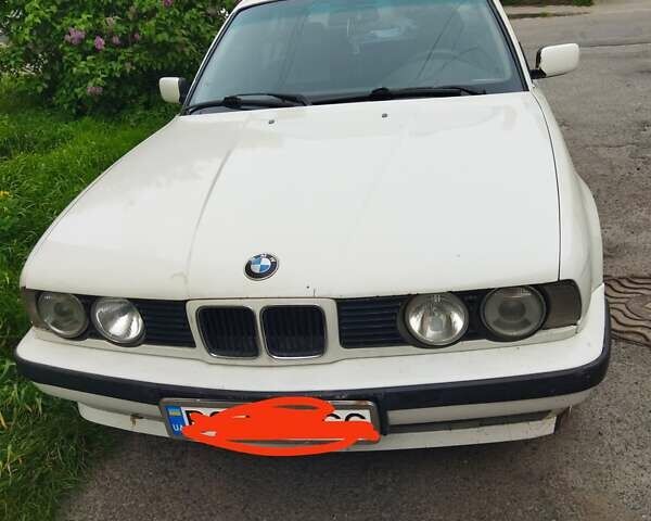 Білий БМВ 5 Серія, об'ємом двигуна 2 л та пробігом 350 тис. км за 3200 $, фото 1 на Automoto.ua