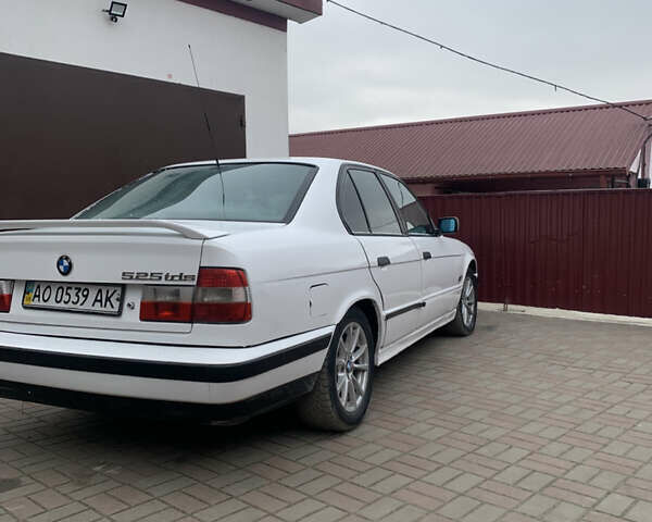 Білий БМВ 5 Серія, об'ємом двигуна 2.5 л та пробігом 300 тис. км за 2900 $, фото 1 на Automoto.ua