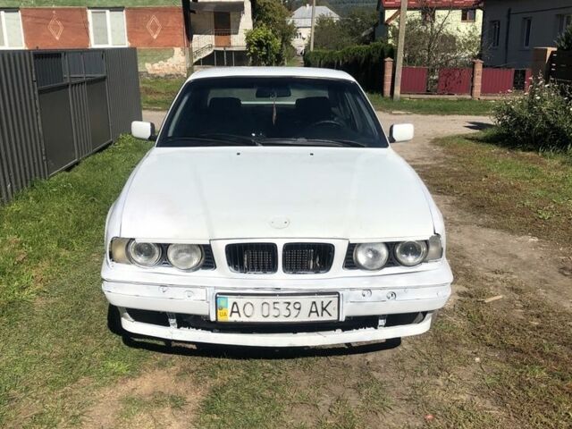 Белый БМВ 5 Серия, объемом двигателя 2.5 л и пробегом 300 тыс. км за 1600 $, фото 1 на Automoto.ua