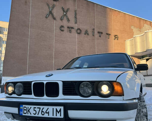 Белый БМВ 5 Серия, объемом двигателя 2.5 л и пробегом 460 тыс. км за 4000 $, фото 1 на Automoto.ua