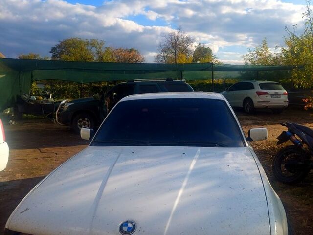 Білий БМВ 5 Серія, об'ємом двигуна 2.5 л та пробігом 200 тис. км за 2500 $, фото 1 на Automoto.ua