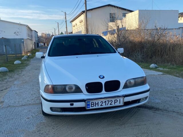 Белый БМВ 5 Серия, объемом двигателя 2.5 л и пробегом 335 тыс. км за 3400 $, фото 1 на Automoto.ua