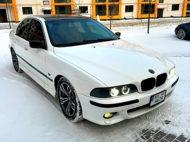 Білий БМВ 5 Серія, об'ємом двигуна 2.8 л та пробігом 300 тис. км за 3500 $, фото 1 на Automoto.ua