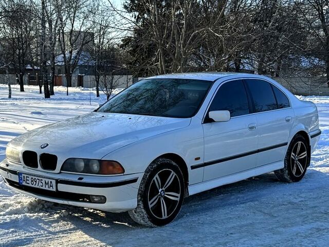 Білий БМВ 5 Серія, об'ємом двигуна 2.5 л та пробігом 300 тис. км за 2500 $, фото 1 на Automoto.ua