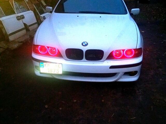 Белый БМВ 5 Серия, объемом двигателя 2 л и пробегом 777 тыс. км за 4600 $, фото 1 на Automoto.ua