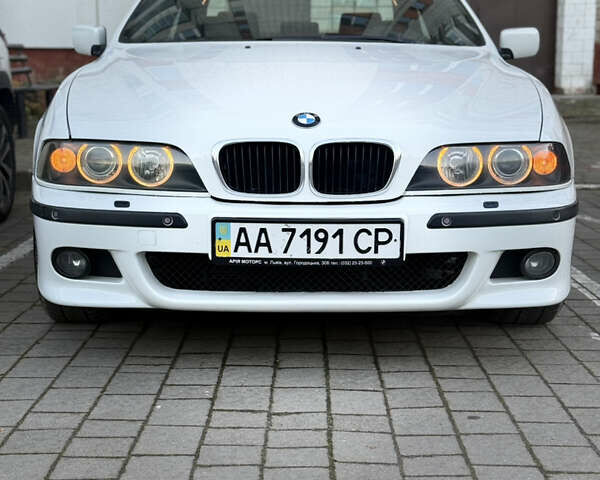 Белый БМВ 5 Серия, объемом двигателя 2.5 л и пробегом 424 тыс. км за 8500 $, фото 1 на Automoto.ua