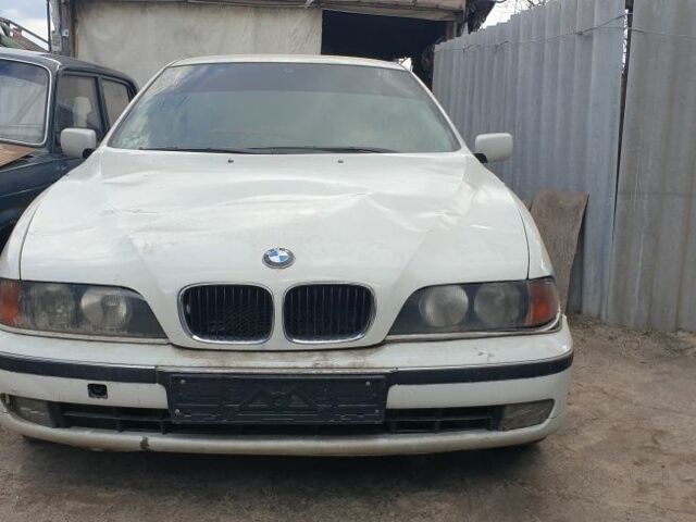 Белый БМВ 5 Серия, объемом двигателя 0 л и пробегом 100 тыс. км за 1500 $, фото 1 на Automoto.ua