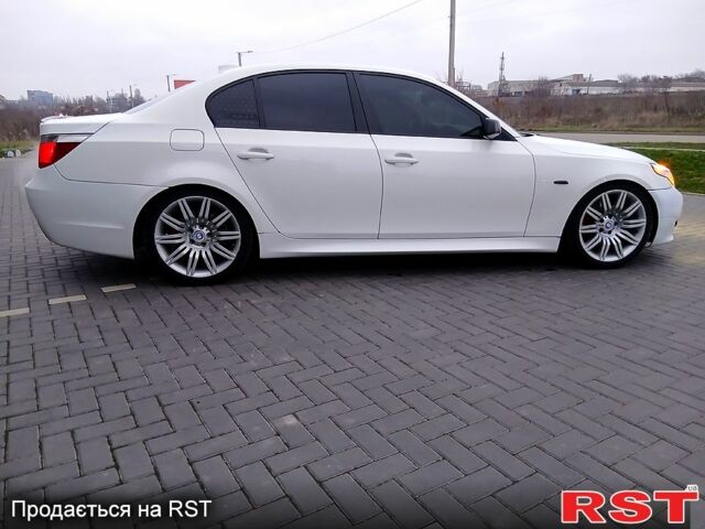 Белый БМВ 5 Серия, объемом двигателя 3 л и пробегом 290 тыс. км за 8500 $, фото 1 на Automoto.ua