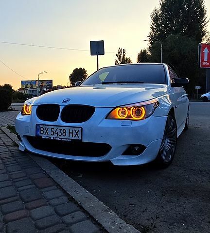 Белый БМВ 5 Серия, объемом двигателя 3 л и пробегом 290 тыс. км за 9000 $, фото 1 на Automoto.ua