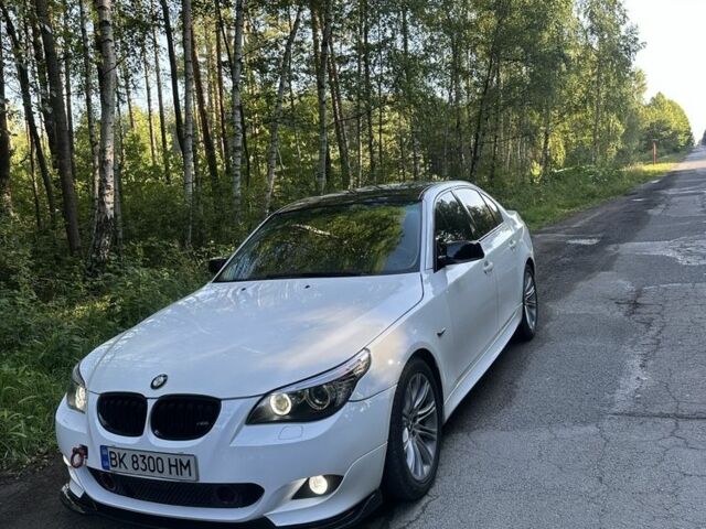 Белый БМВ 5 Серия, объемом двигателя 3 л и пробегом 376 тыс. км за 8900 $, фото 1 на Automoto.ua