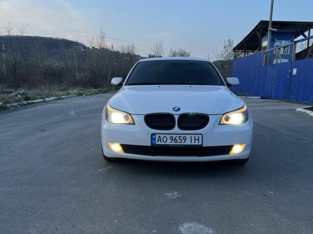 Белый БМВ 5 Серия, объемом двигателя 2 л и пробегом 320 тыс. км за 9500 $, фото 1 на Automoto.ua