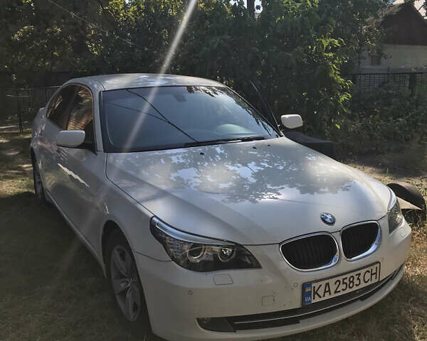 Белый БМВ 5 Серия, объемом двигателя 2 л и пробегом 215 тыс. км за 10700 $, фото 1 на Automoto.ua