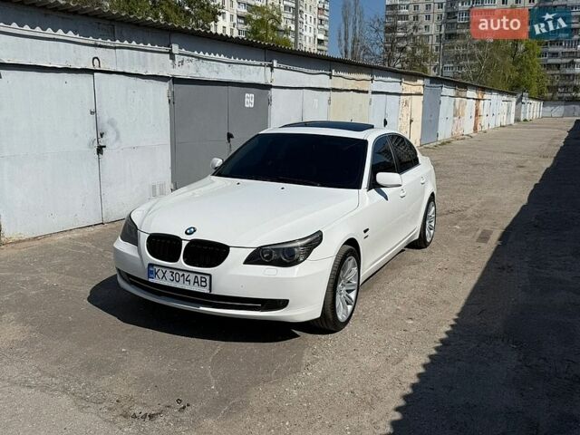 Белый БМВ 5 Серия, объемом двигателя 3 л и пробегом 181 тыс. км за 10900 $, фото 1 на Automoto.ua