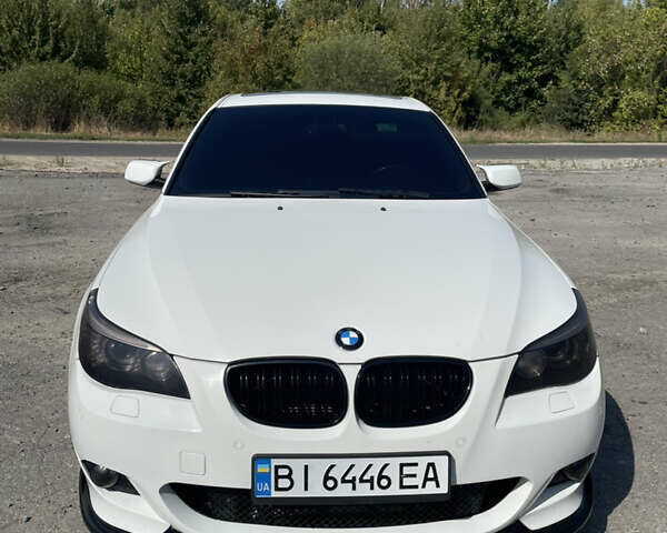 Белый БМВ 5 Серия, объемом двигателя 3 л и пробегом 239 тыс. км за 11000 $, фото 1 на Automoto.ua