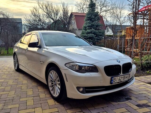 Белый БМВ 5 Серия, объемом двигателя 3 л и пробегом 280 тыс. км за 12500 $, фото 1 на Automoto.ua