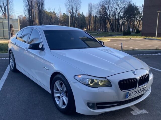 Белый БМВ 5 Серия, объемом двигателя 3 л и пробегом 306 тыс. км за 11200 $, фото 1 на Automoto.ua
