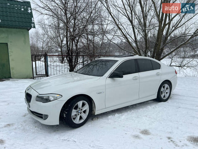 Білий БМВ 5 Серія, об'ємом двигуна 3 л та пробігом 308 тис. км за 12800 $, фото 1 на Automoto.ua