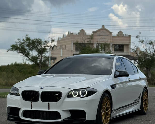 Белый БМВ 5 Серия, объемом двигателя 3.5 л и пробегом 149 тыс. км за 19900 $, фото 1 на Automoto.ua