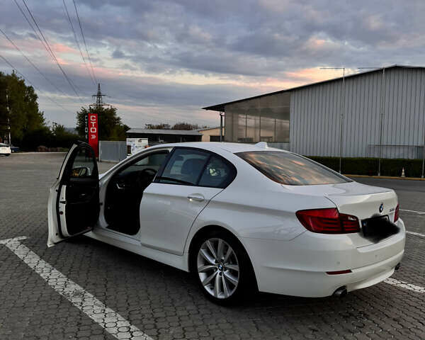 Белый БМВ 5 Серия, объемом двигателя 3.5 л и пробегом 265 тыс. км за 13900 $, фото 1 на Automoto.ua