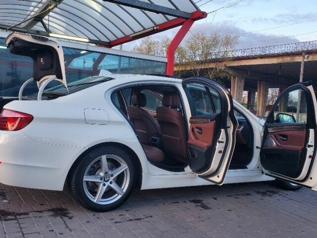 Белый БМВ 5 Серия, объемом двигателя 3 л и пробегом 242 тыс. км за 13000 $, фото 1 на Automoto.ua