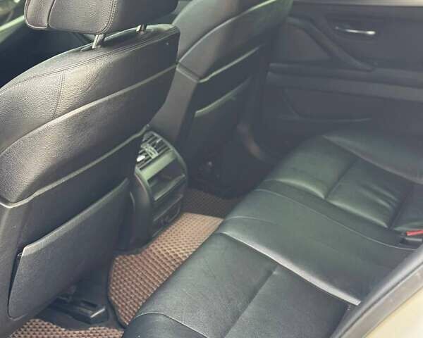 Белый БМВ 5 Серия, объемом двигателя 3 л и пробегом 267 тыс. км за 14000 $, фото 1 на Automoto.ua