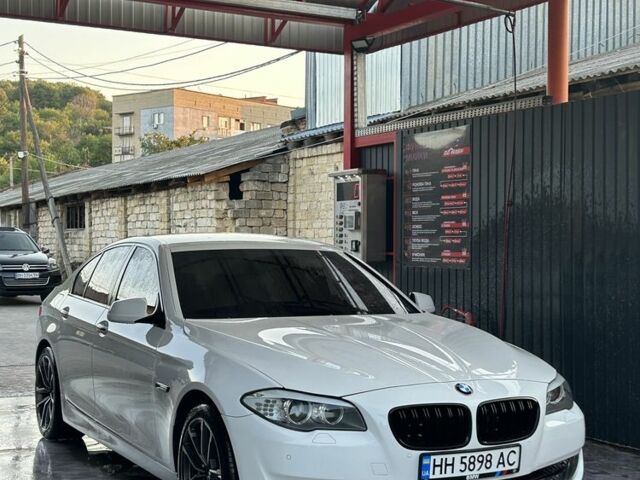 Белый БМВ 5 Серия, объемом двигателя 2.5 л и пробегом 210 тыс. км за 14400 $, фото 1 на Automoto.ua