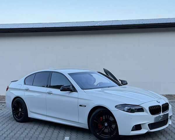 Белый БМВ 5 Серия, объемом двигателя 3 л и пробегом 229 тыс. км за 13300 $, фото 1 на Automoto.ua