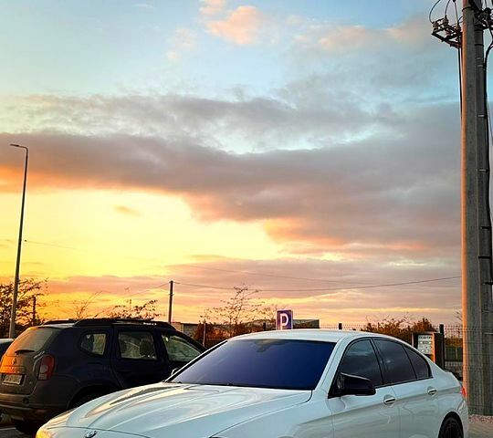 Білий БМВ 5 Серія, об'ємом двигуна 3 л та пробігом 220 тис. км за 20000 $, фото 1 на Automoto.ua