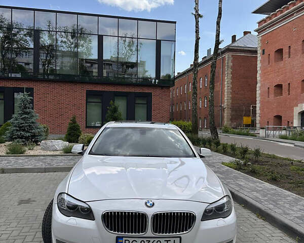 Білий БМВ 5 Серія, об'ємом двигуна 2 л та пробігом 235 тис. км за 15700 $, фото 1 на Automoto.ua