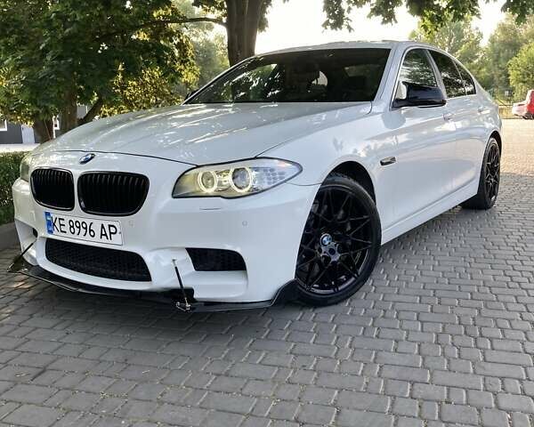 Белый БМВ 5 Серия, объемом двигателя 2.99 л и пробегом 215 тыс. км за 16500 $, фото 1 на Automoto.ua