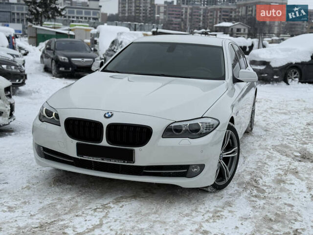 Белый БМВ 5 Серия, объемом двигателя 2 л и пробегом 180 тыс. км за 12222 $, фото 1 на Automoto.ua