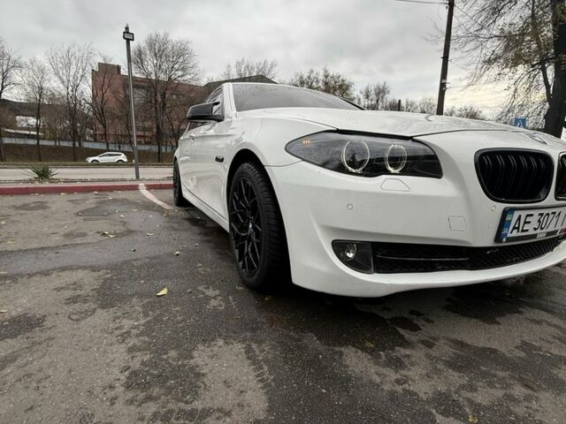 Белый БМВ 5 Серия, объемом двигателя 2 л и пробегом 230 тыс. км за 12500 $, фото 1 на Automoto.ua