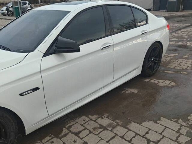 Белый БМВ 5 Серия, объемом двигателя 3 л и пробегом 210 тыс. км за 12500 $, фото 1 на Automoto.ua