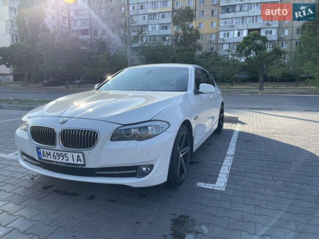 Белый БМВ 5 Серия, объемом двигателя 2.99 л и пробегом 218 тыс. км за 12800 $, фото 1 на Automoto.ua