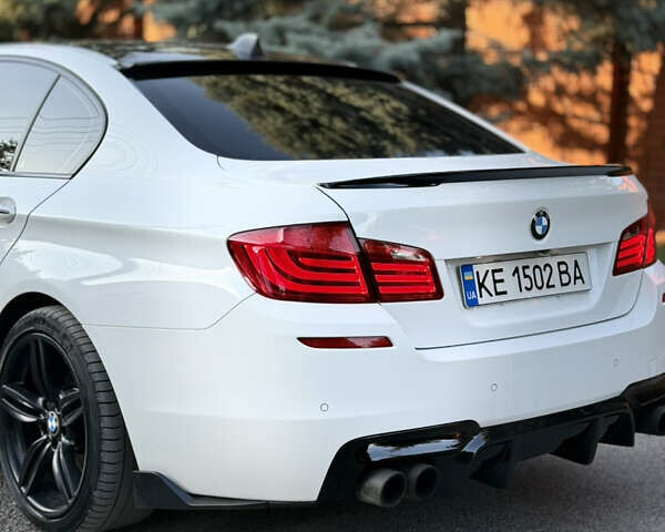 Белый БМВ 5 Серия, объемом двигателя 2.98 л и пробегом 240 тыс. км за 16500 $, фото 1 на Automoto.ua