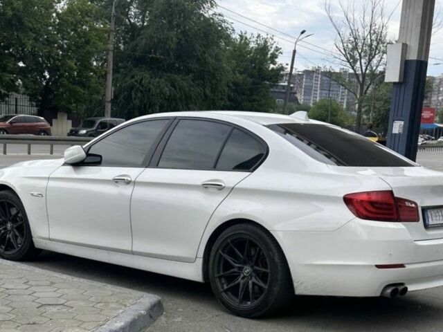 Белый БМВ 5 Серия, объемом двигателя 2 л и пробегом 250 тыс. км за 14037 $, фото 1 на Automoto.ua