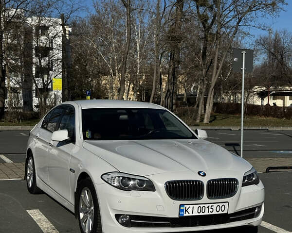 Белый БМВ 5 Серия, объемом двигателя 2 л и пробегом 152 тыс. км за 15000 $, фото 1 на Automoto.ua