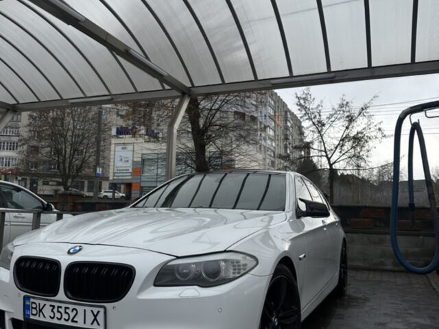Белый БМВ 5 Серия, объемом двигателя 3 л и пробегом 206 тыс. км за 16800 $, фото 1 на Automoto.ua
